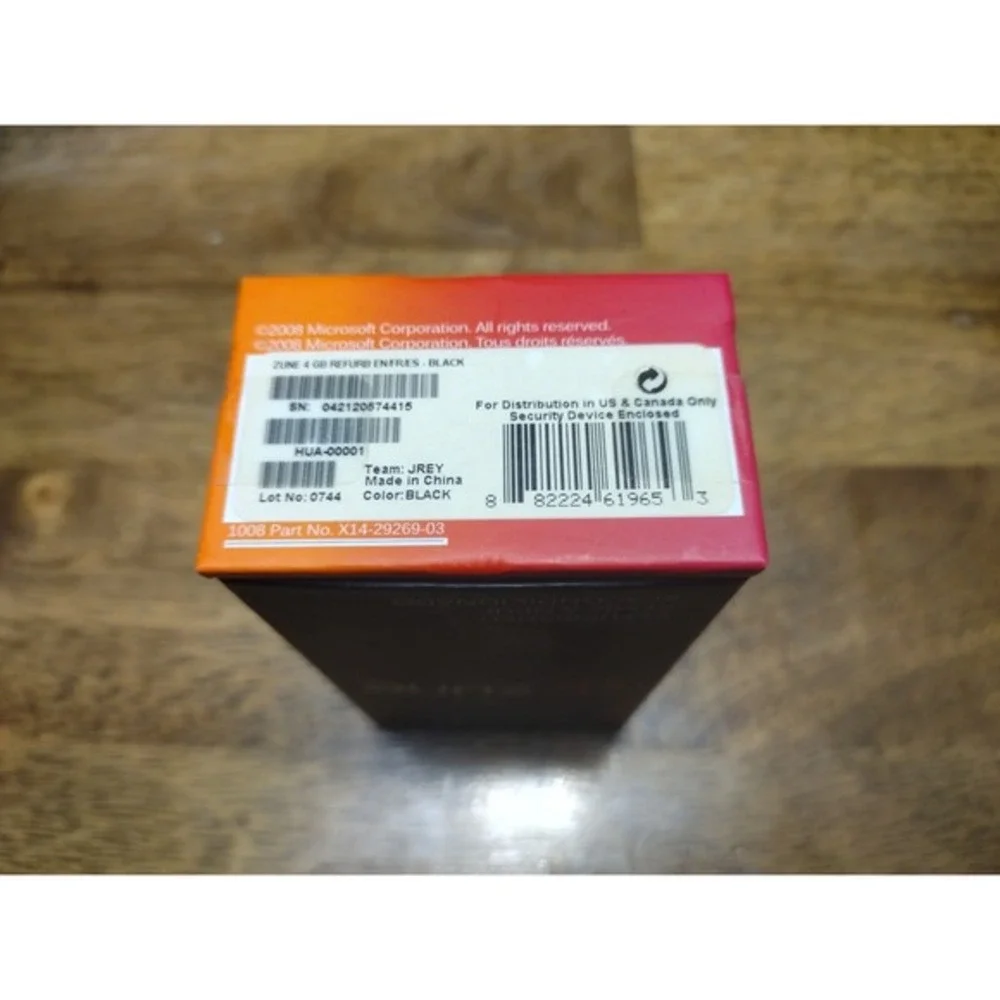 Microsoft Zune 4GB Music Video MP3 Player With Car Pack‎ SEALED